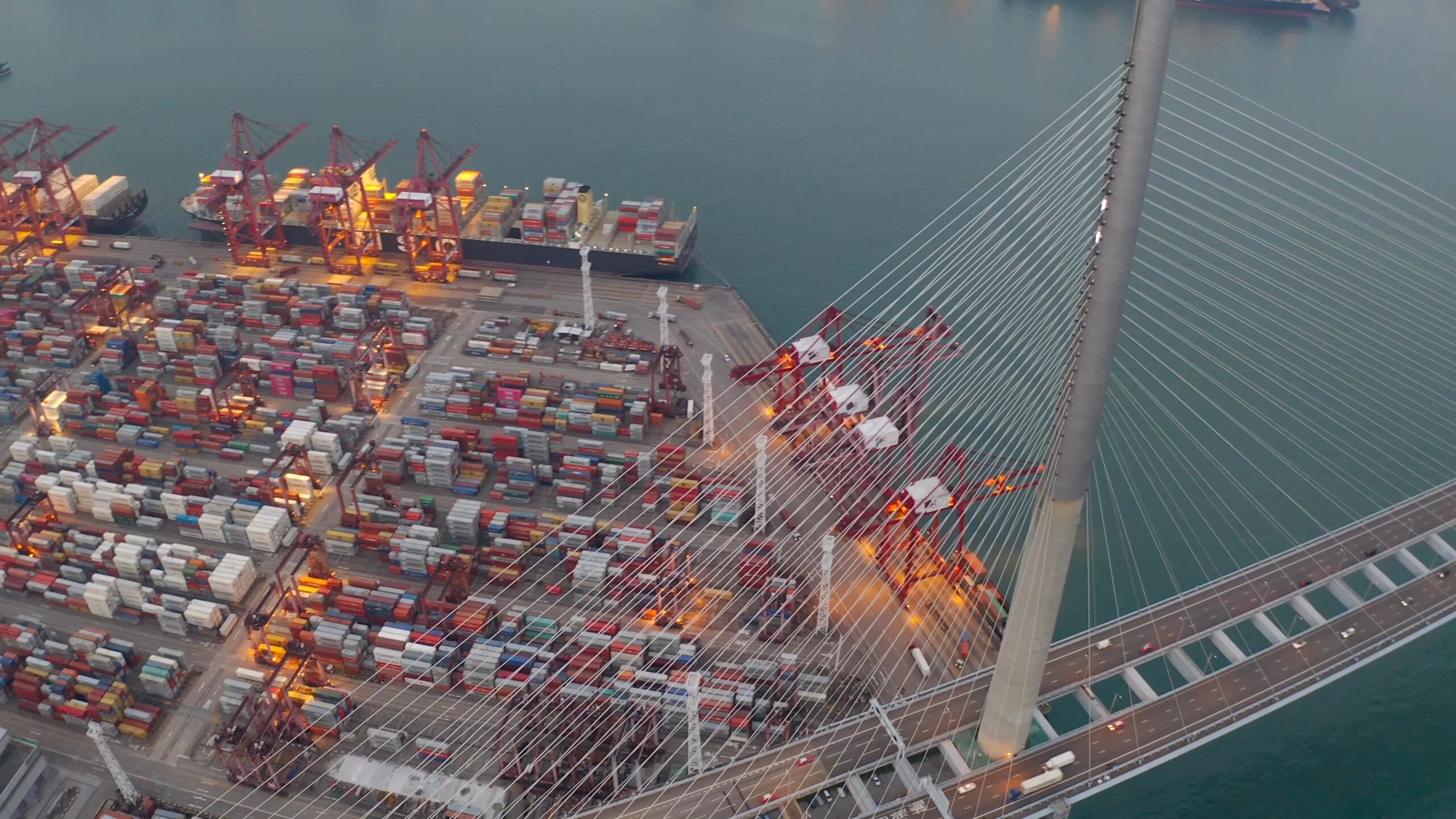 shipping-video-homepage_10_layer.jpeg